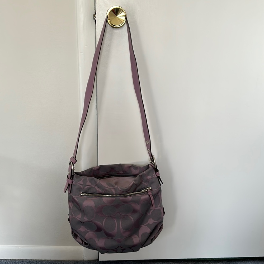 Coach Signature Crossbody/Duffle F15067, in Heather Lilac.